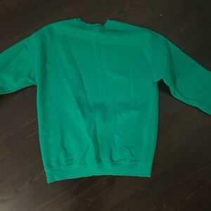 Green crewneck. Size M